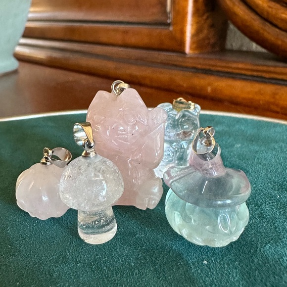 Set of 5 pendants. Natural gemstone crystal carving.Quartz,Fluorite,Rose Quartz - Picture 2 of 5